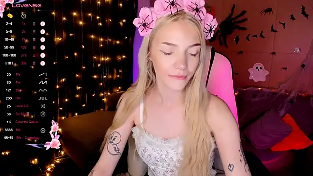 AnyaTaylor  online show from October 31, 2025, 2:01 am