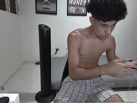 Dollarhot30 online show from September 29, 2025, 1:11 am