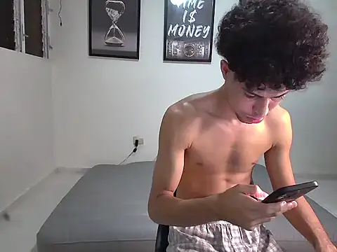 Dollarhot30 online show from November 6, 2025, 6:25 am