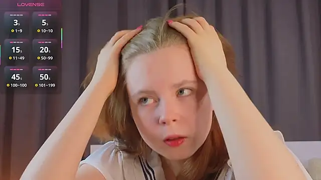 JulietteRain online show from November 8, 2025, 4:07 pm