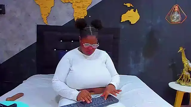 Maiam  Rossi online show from October 18, 2025, 12:39 pm