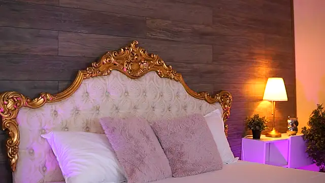 EllieRedd online show from October 13, 2025, 8:58 am