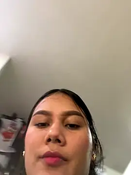 burbuja02 online show from December 13, 2025, 7:53 pm