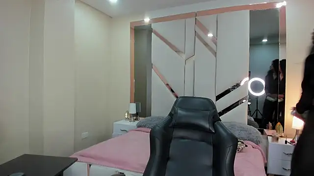 EmmaStonns online show from October 16, 2025, 2:18 pm