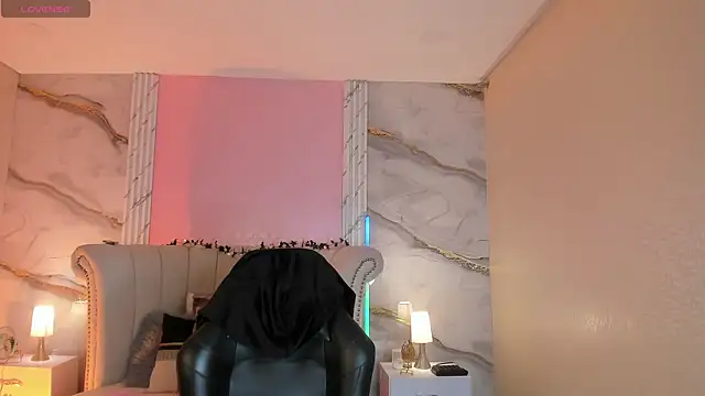 EmmaStonns online show from April 22, 2026, 1:12 pm