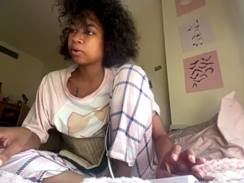 luvrgrllani online show from November 16, 2025, 8:14 pm