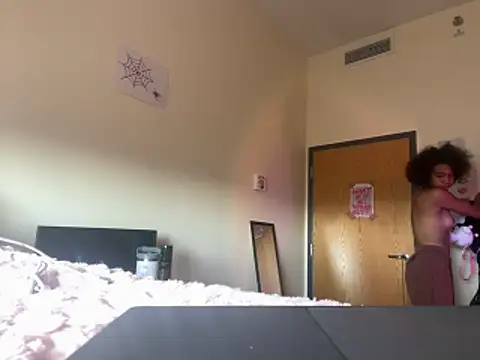 luvrgrllani online show from November 20, 2025, 7:24 pm