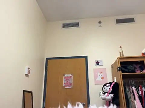 luvrgrllani online show from November 22, 2025, 8:08 pm