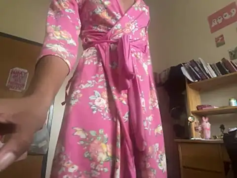 luvrgrllani online show from December 5, 2025, 2:25 pm