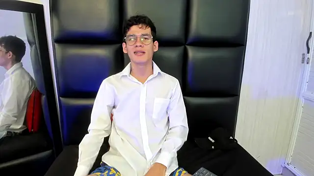 LittleMax23 online show from September 11, 2025, 11:54 am