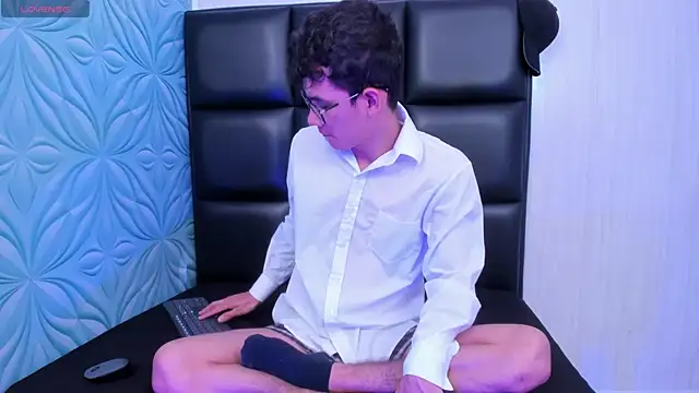 LittleMax23 online show from September 17, 2025, 12:07 pm