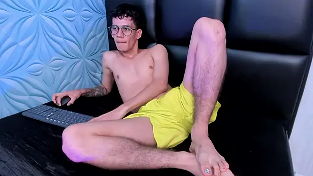 LittleMax23 online show from October 10, 2025, 11:53 am