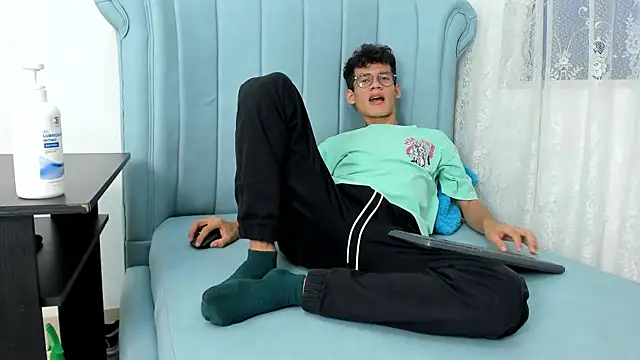 LittleMax23 online show from November 27, 2025, 12:29 pm