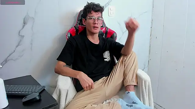 LittleMax23 online show from December 5, 2025, 12:36 pm