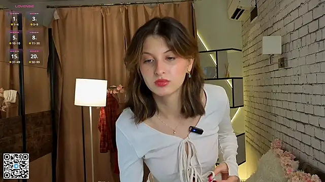 LorinaMaffitt online show from October 12, 2025, 7:35 pm