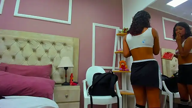 merlyaluna online show from September 11, 2025, 5:24 pm