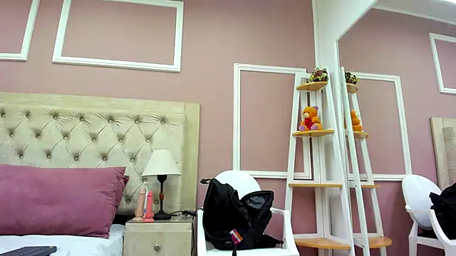 merlyaluna online show from September 19, 2025, 9:59 pm