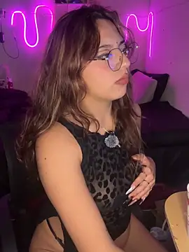 SoftLady S33 online show from May 17, 2026, 3:48 am