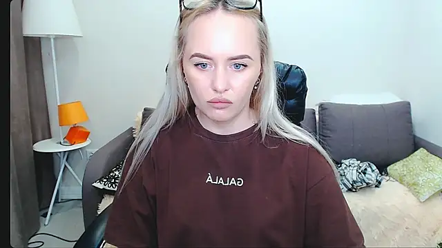 LiluMoon   online show from April 4, 2026, 3:09 pm