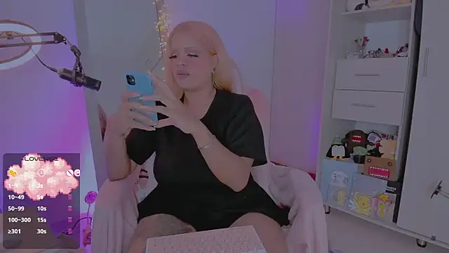 amywilld online show from February 12, 2026, 1:22 am