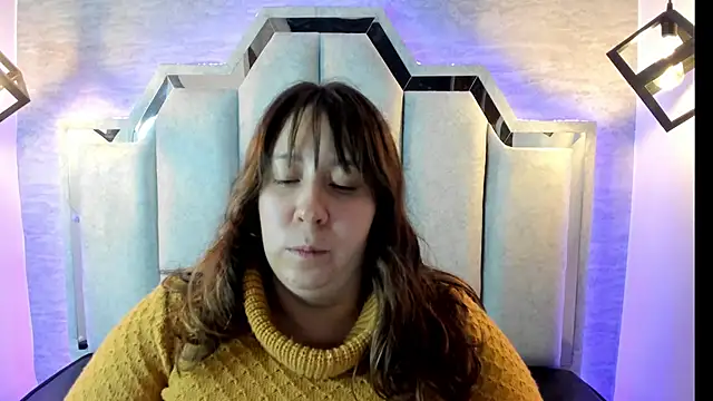  Emily rosee  online show from October 28, 2025, 11:14 am