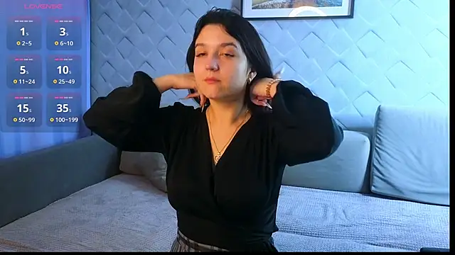 CrimsonBella online show from September 18, 2025, 6:43 pm