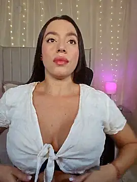 Snapshot of AriadnaTaylor chatting on May 22, 2026, 6:24 pm AriadnaTaylor online show from May 22, 2026, 6:24 pm