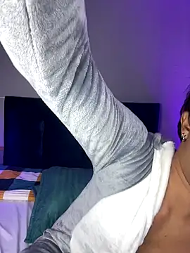 Leo Savage  online show from September 18, 2025, 4:47 am