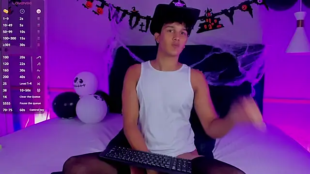 Leo Savage  online show from October 18, 2025, 4:48 am