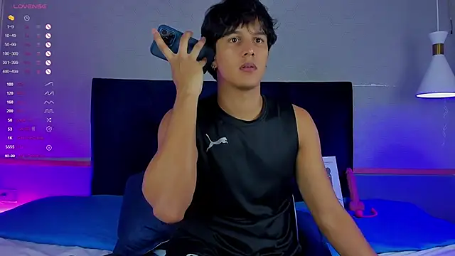 Leo Savage  online show from November 7, 2025, 4:01 am