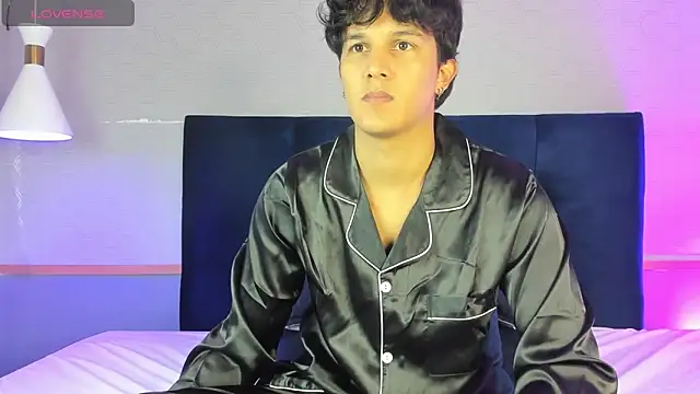 Leo Savage  online show from November 11, 2025, 4:01 am