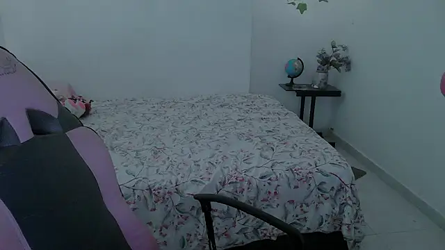 Juicy elenxx online show from October 5, 2025, 6:06 pm