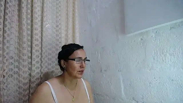 gabbyparker  online show from October 17, 2025, 9:50 pm