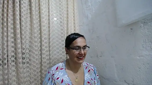 gabbyparker  online show from November 6, 2025, 7:53 am