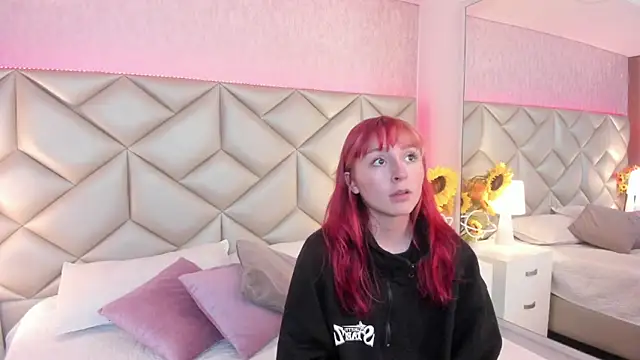 dafnne hall online show from October 7, 2025, 4:20 am