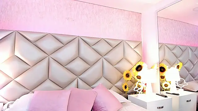 dafnne hall online show from December 2, 2025, 4:18 am