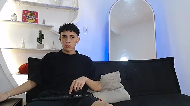 THREE GUYS HOT online show from October 31, 2025, 7:15 pm