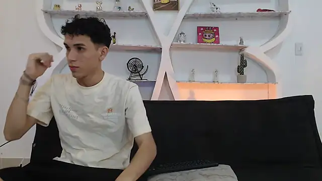 THREE GUYS HOT online show from November 30, 2025, 7:29 pm