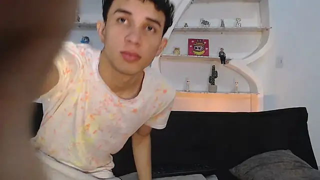 THREE GUYS HOT online show from December 3, 2025, 7:12 pm