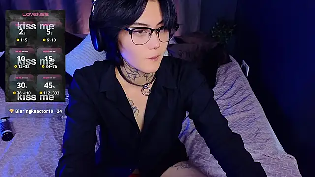 GothXRaven online show from October 3, 2025, 4:04 pm