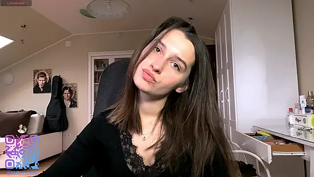 DarlineBrustera online show from April 19, 2026, 2:38 pm