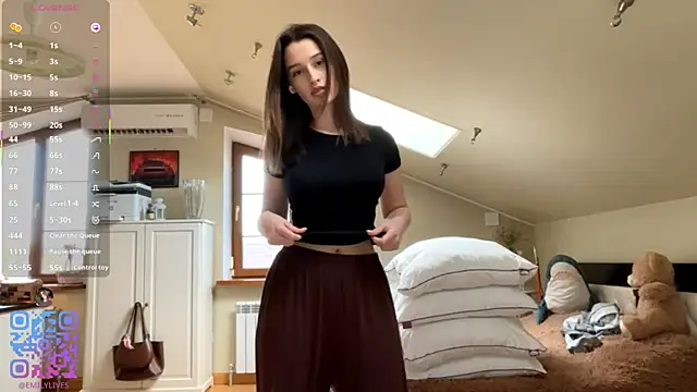 DarlineBrustera online show from May 11, 2026, 2:45 pm