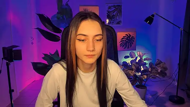 Snapshot of olivianorton chatting on September 18, 2025, 9:33 am olivianorton online show from September 18, 2025, 9:33 am