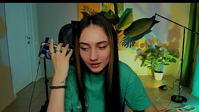 Snapshot of olivianorton chatting on September 22, 2025, 1:46 pm olivianorton online show from September 22, 2025, 1:46 pm