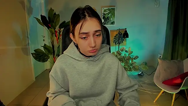 Snapshot of olivianorton chatting on September 25, 2025, 12:09 pm olivianorton online show from September 25, 2025, 12:09 pm