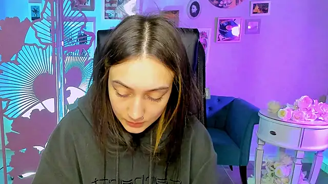 Snapshot of olivianorton chatting on September 26, 2025, 12:53 pm olivianorton online show from September 26, 2025, 12:53 pm