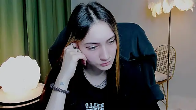 Snapshot of olivianorton chatting on September 29, 2025, 3:39 pm olivianorton online show from September 29, 2025, 3:39 pm