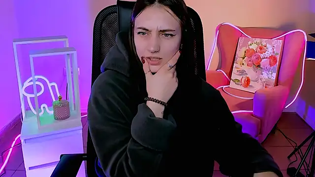 Snapshot of olivianorton chatting on September 30, 2025, 12:32 pm olivianorton online show from September 30, 2025, 12:32 pm