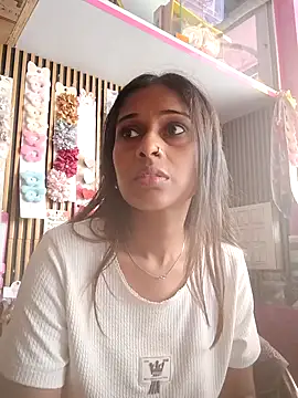 hotshreya69 online show from September 21, 2025, 7:32 am