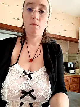 Sophierob1 online show from September 9, 2025, 10:59 am